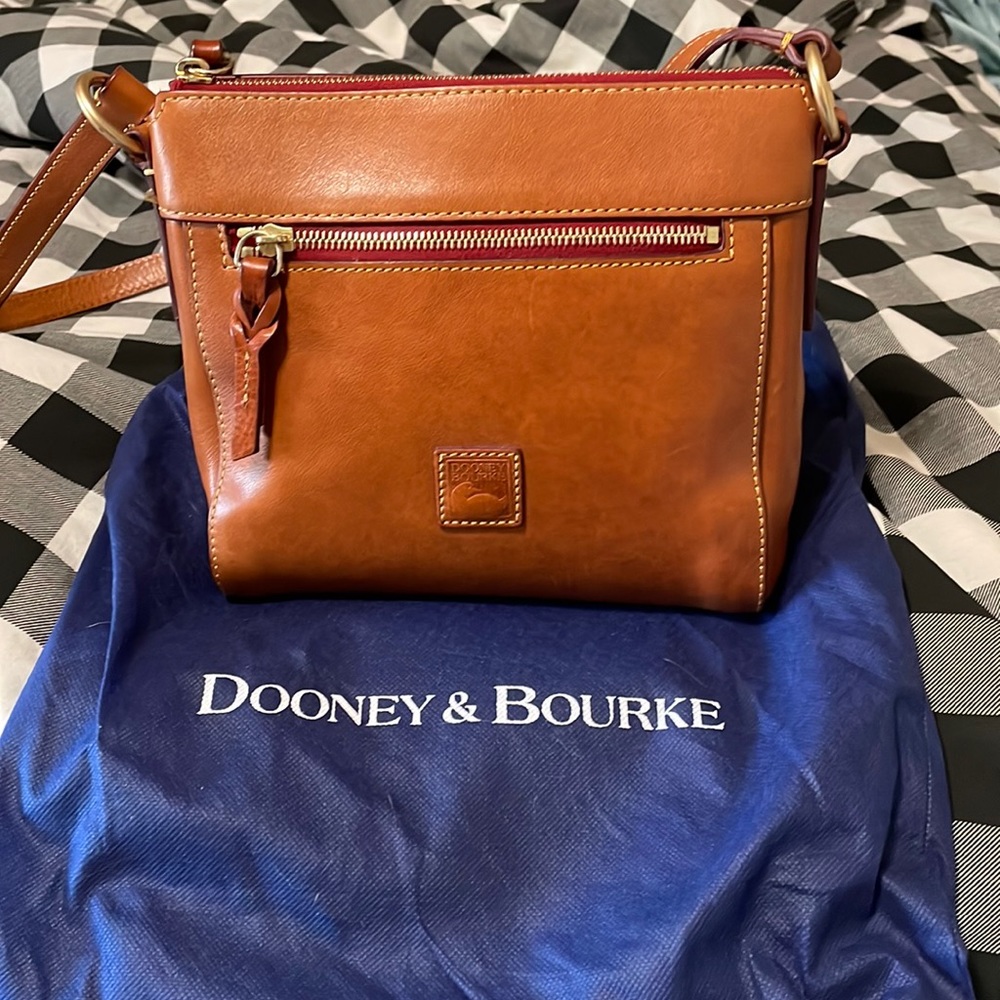 Dooney & Bourke tan crossbody bag